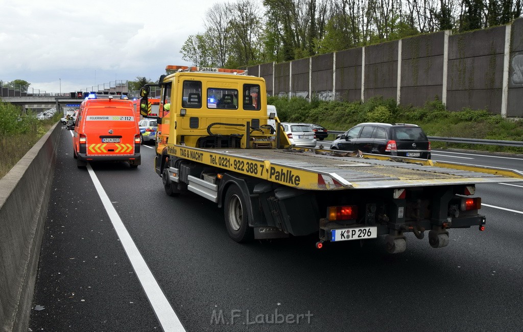 VU Auffahrunfall A 3 Rich Oberhausen kurz vor AS Koeln Dellbrueck P061.JPG - Miklos Laubert